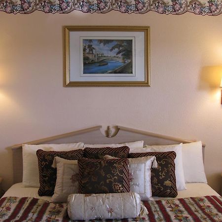 Seminole Inn Room photo