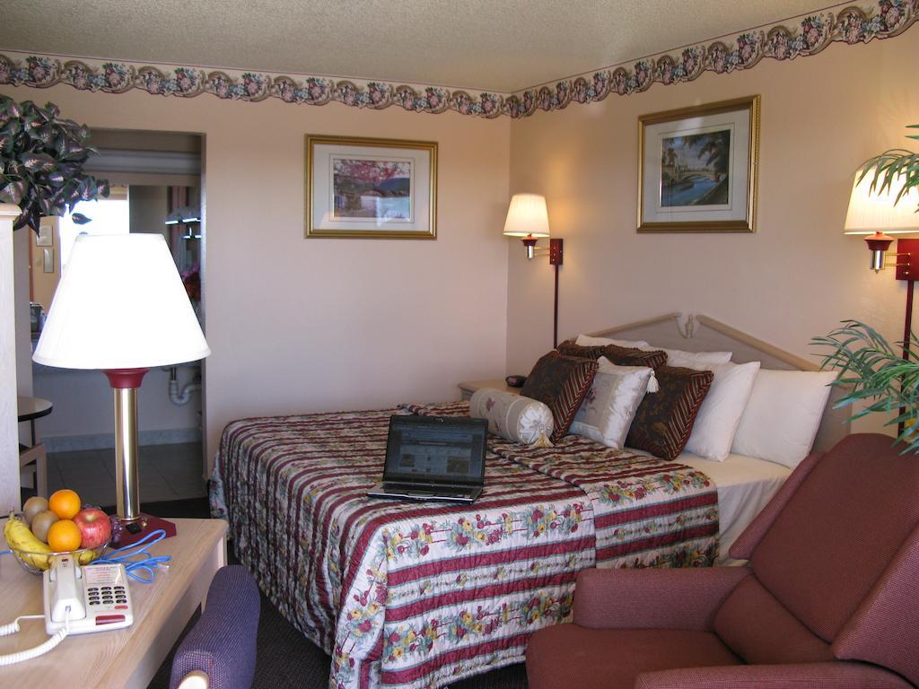 Seminole Inn Room photo